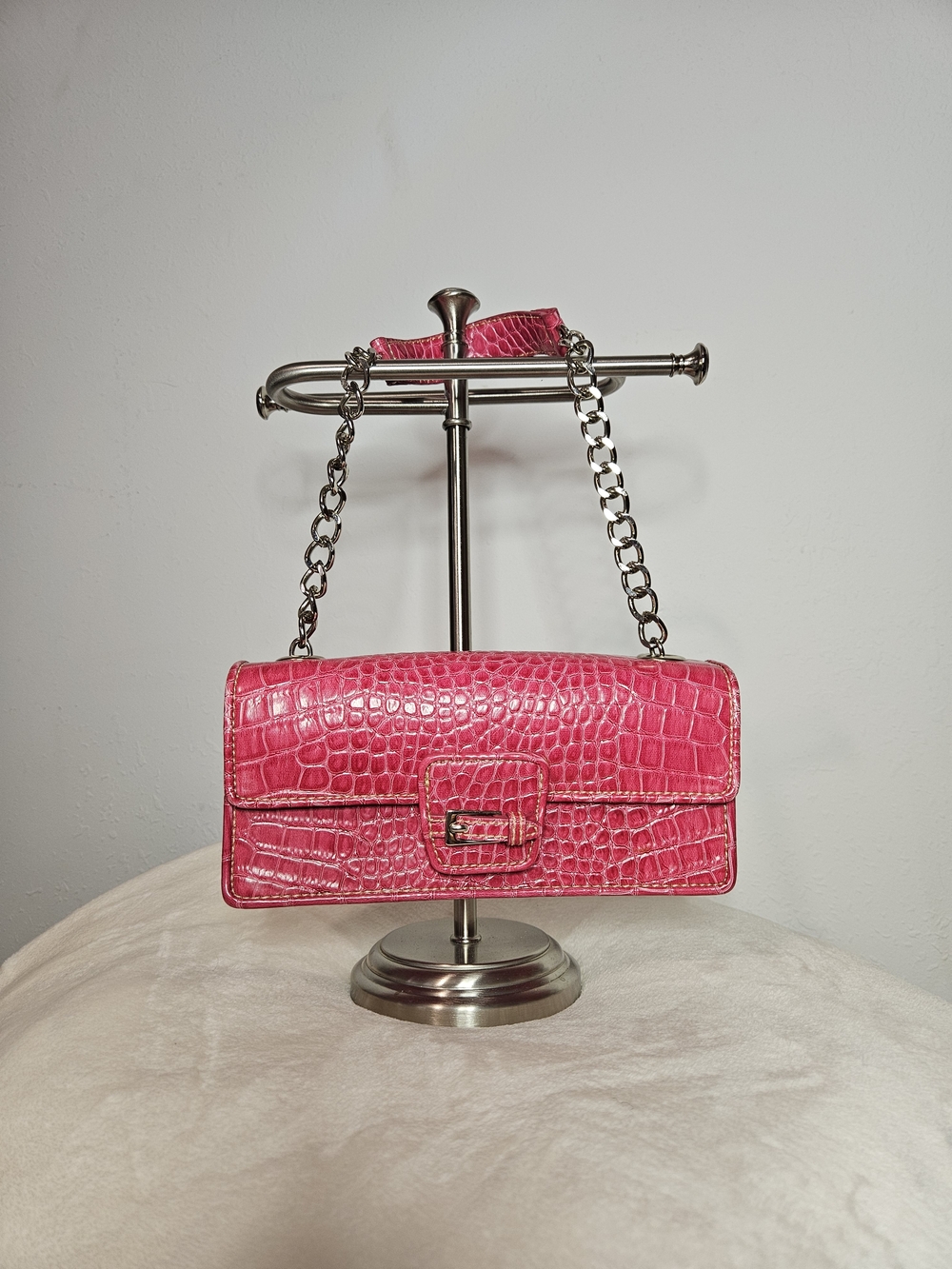 Vintage Women’s Pink Croc-Embossed Chain Shoulder Bag